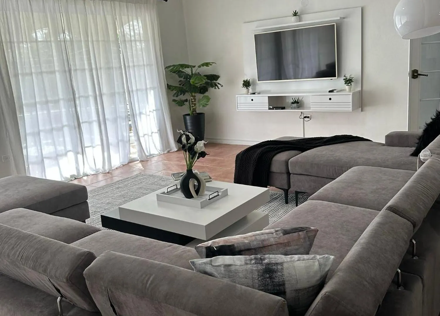 Country house Eagles Nest Villa House Ac Tv Wifi Fan Luxury Modern Albion Jamaica