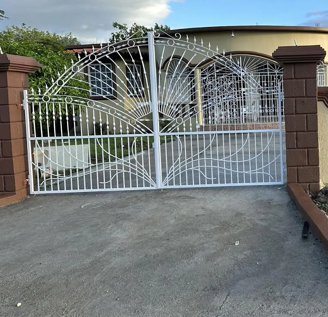 Country house Eagles Nest Villa House Ac Tv Wifi Fan Luxury Modern Albion
